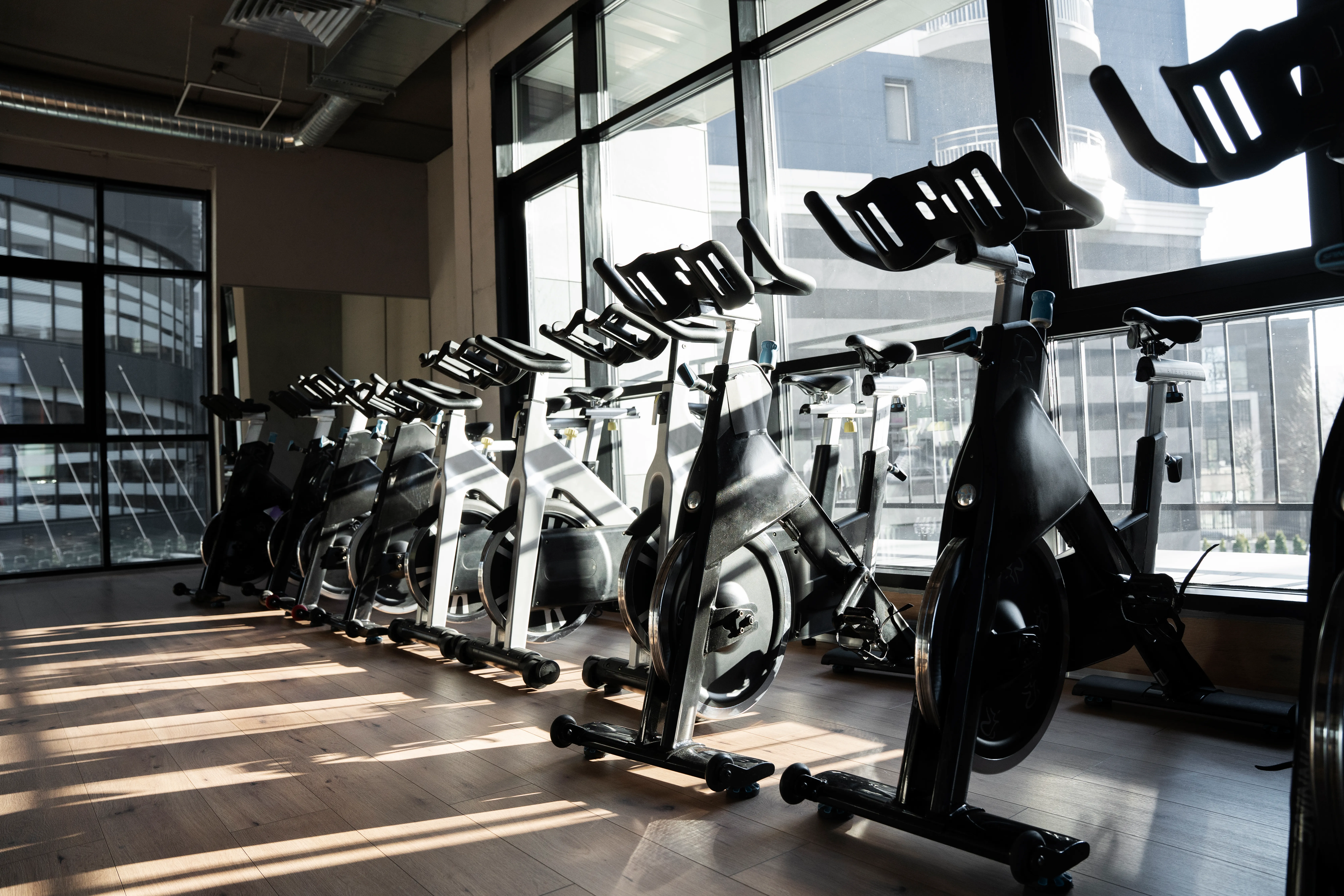 Equipamentos de spinning da PowerFit Academia